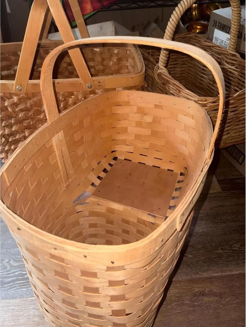 Woven splint wood market basket with a stationary handle.Vintage.